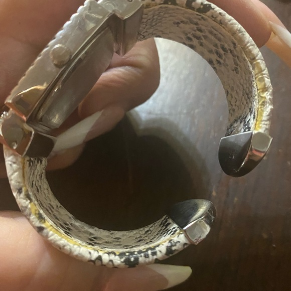 CHICO'S SILVER TONE
CUFF/BANGLE STYLE ladies watch - Picture 5 of 11